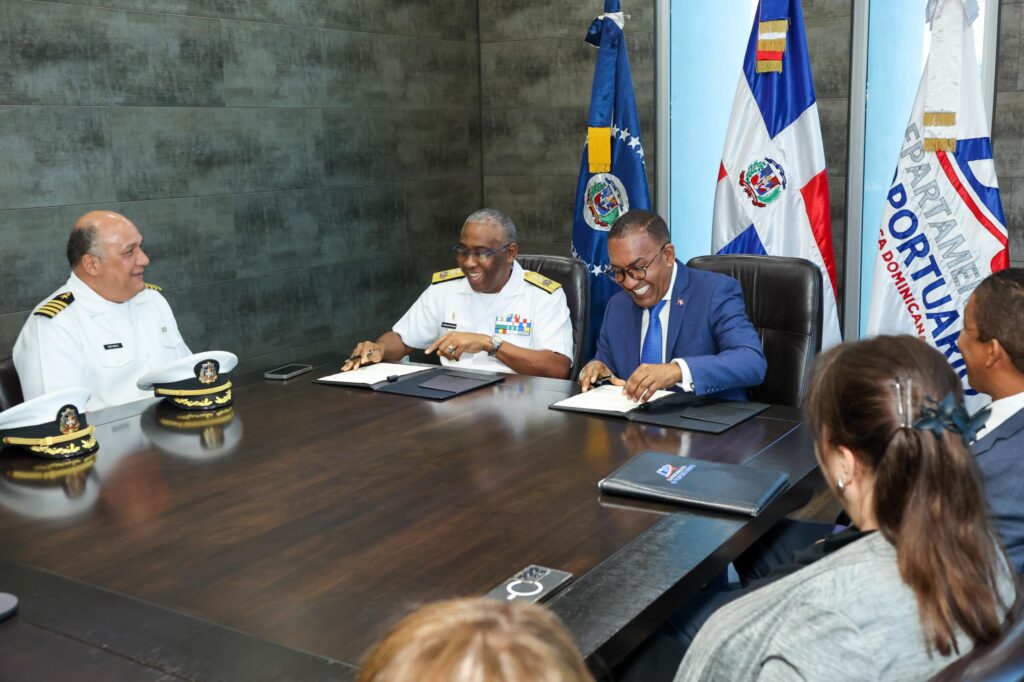 Departamento Aeroportuario y Armada acuerdan apoyo en situaciones de riesgo departamento-aeroportuario-y-armada-acuerdan-apoyo-en-situaciones-de-riesgo