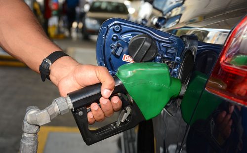 Las gasolinas y el gasoil suben RD$5.00 pesos por crisis en Medio Oriente las-gasolinas-y-el-gasoil-suben-rd$5.00-pesos-por-crisis-en-medio-oriente