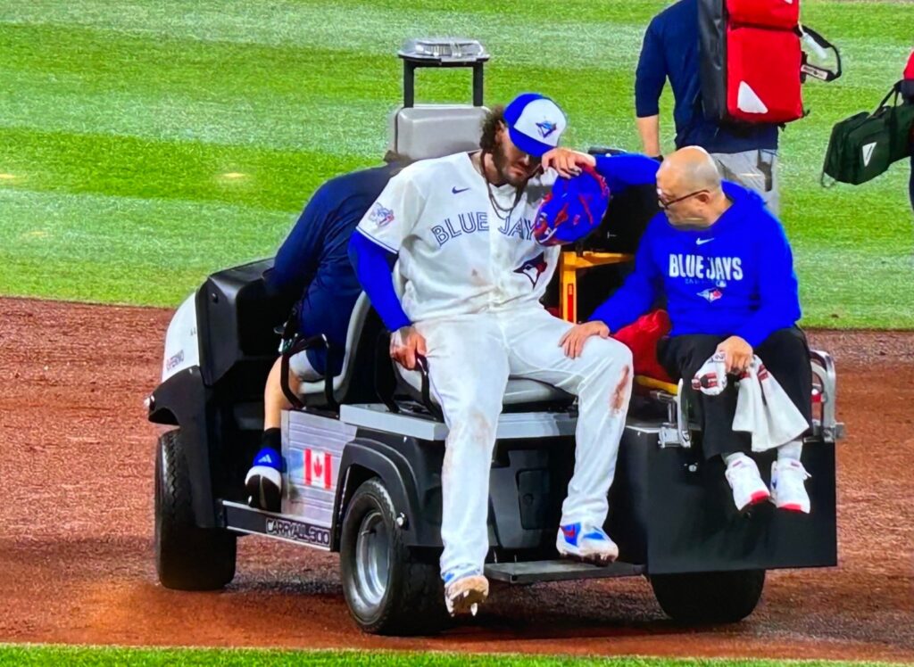 Cody Ponce sale lesionado en su regreso a las Grandes Ligas con los Azulejos cody-ponce-sale-lesionado-en-su-regreso-a-las-grandes-ligas-con-los-azulejos